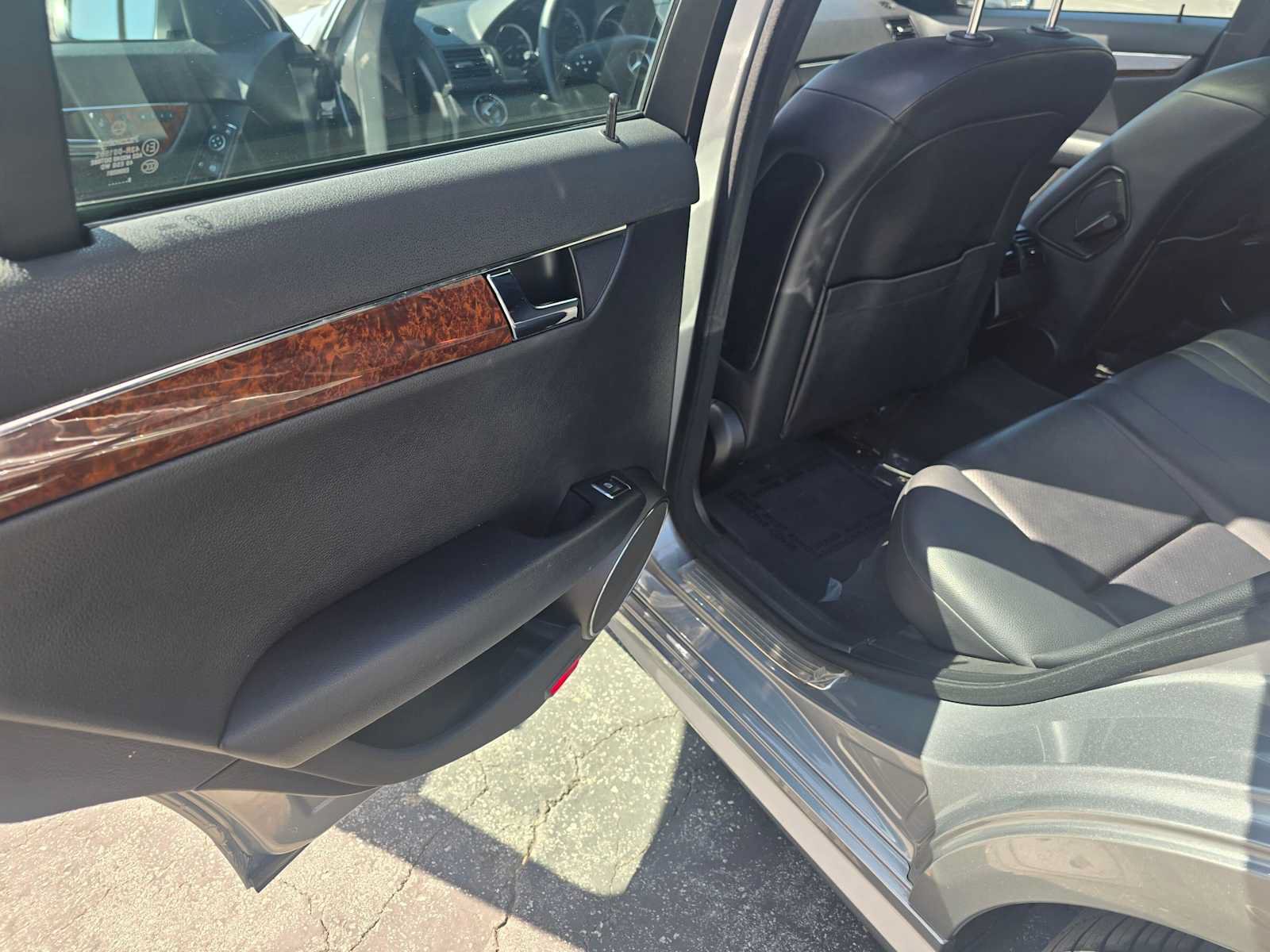 Used 2010 Mercedes-Benz C 300 Sedan image 15