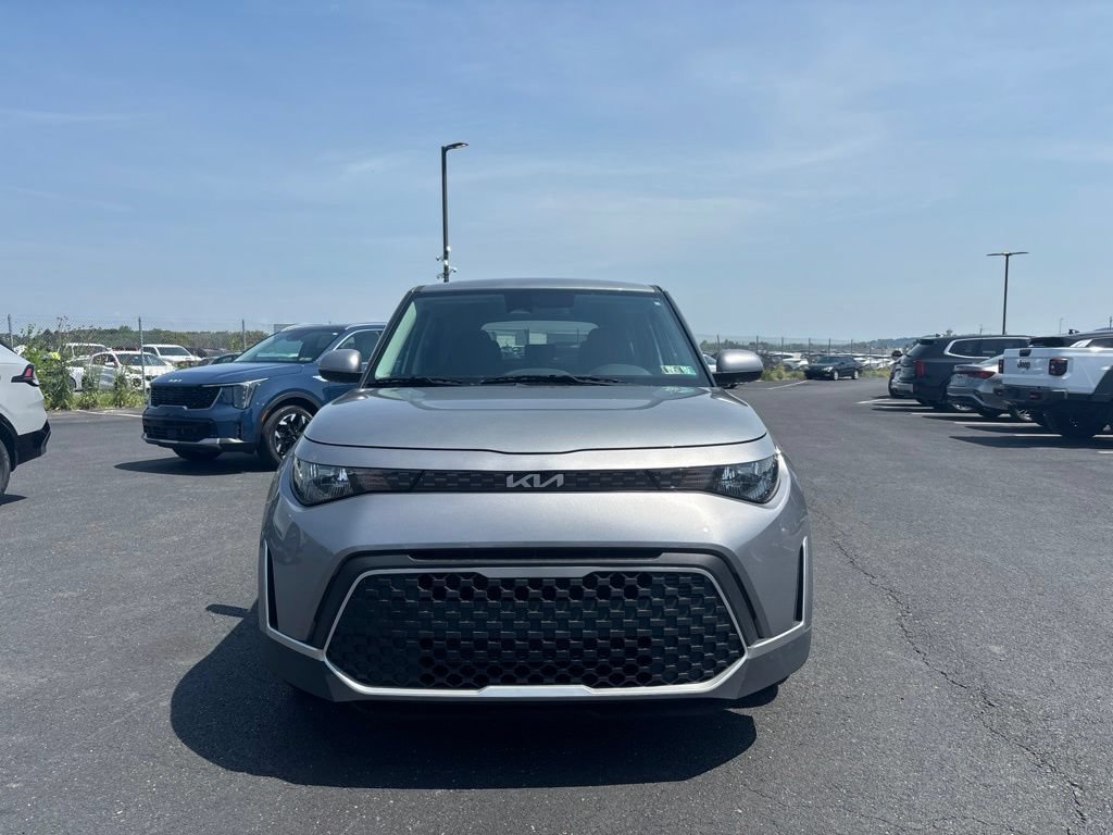 Used 2025 Kia Soul LX w/ LX Technology Package FWD image 8