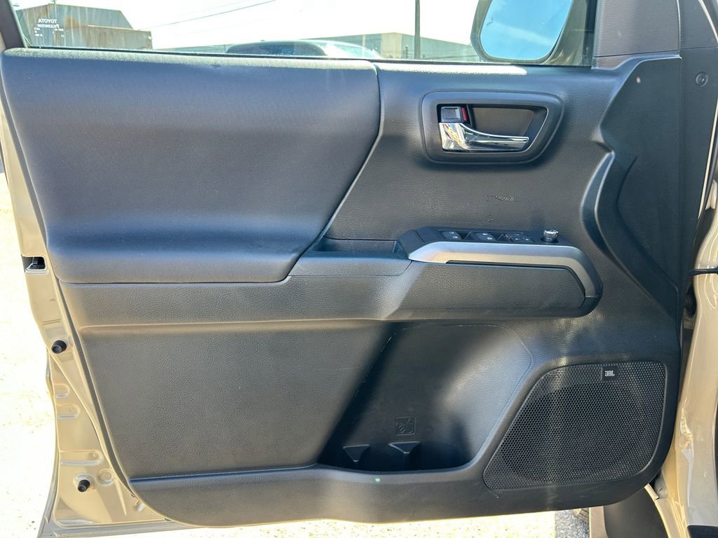 Used 2016 Toyota Tacoma TRD Off-Road AWD/4WD image 20