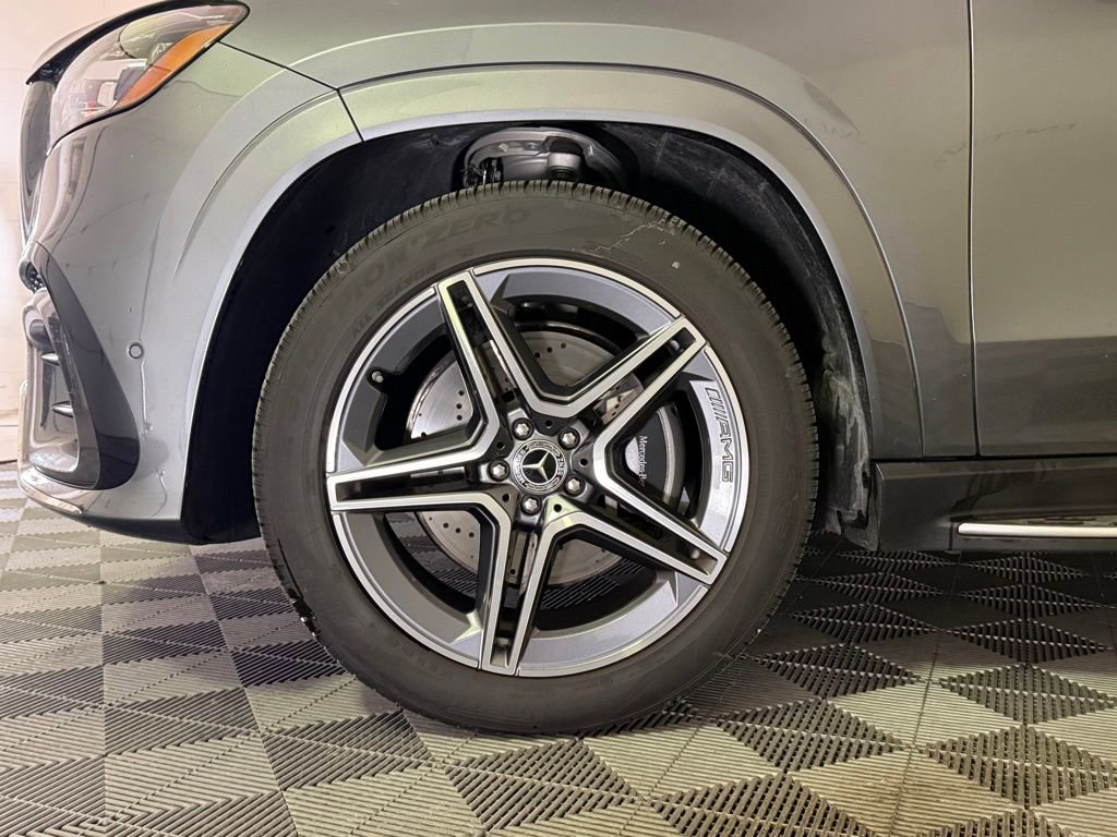 Used 2025 Mercedes-Benz GLS 450 4MATIC image 11