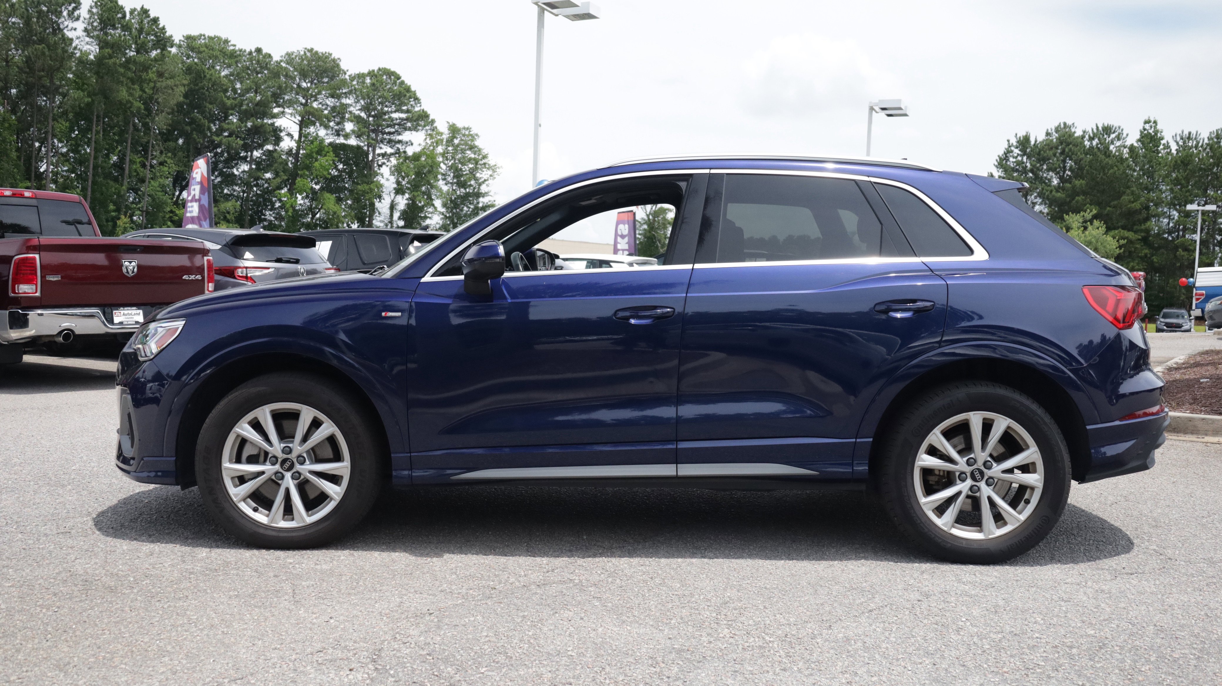 Used 2025 Audi Q3 2.0T Premium AWD/4WD image 2