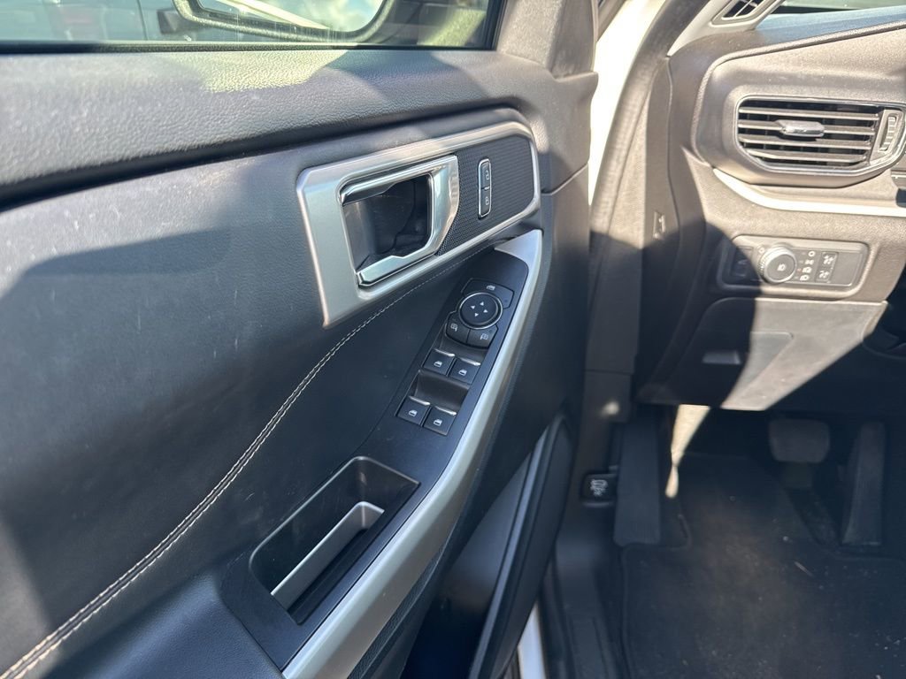 Certified 2022 Ford Explorer XLT w/ Equipment Group 202A image 7