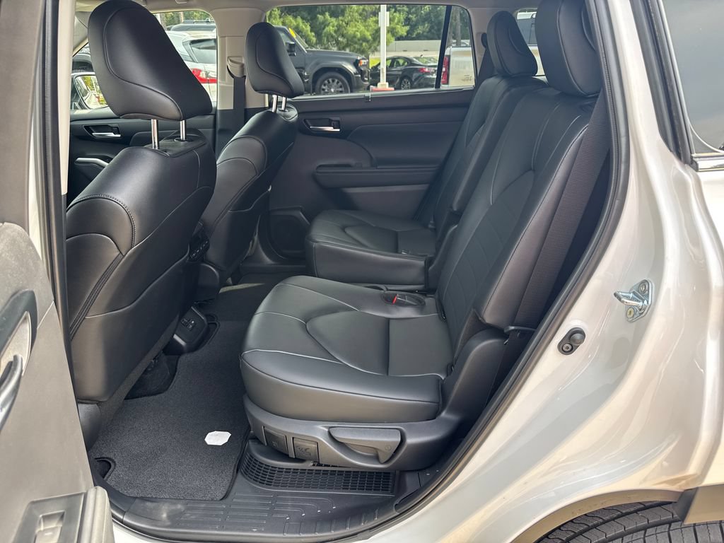 Used 2026 Toyota Highlander XLE AWD/4WD image 19