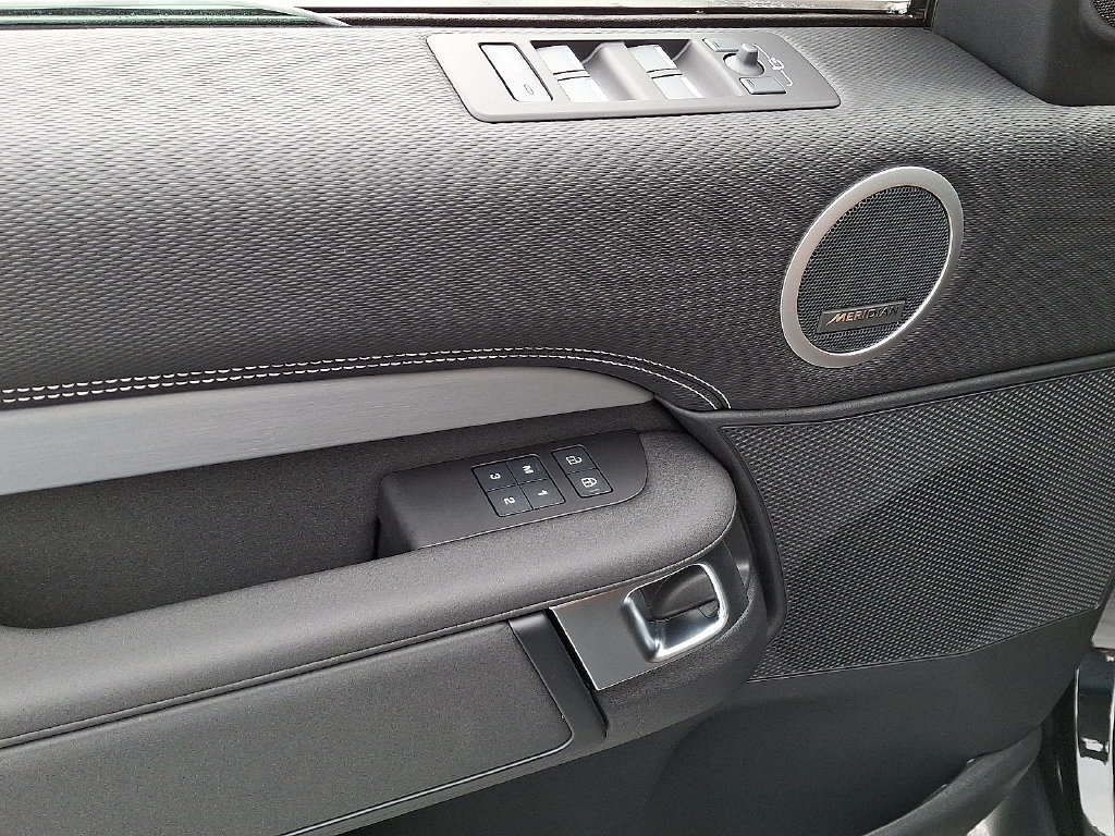 New 2026 Land Rover Discovery Limited Edition AWD/4WD image 8
