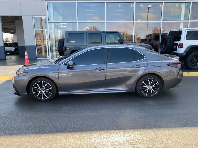 Used 2023 Toyota Camry SE FWD image 6