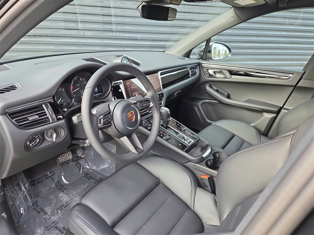 New 2026 Porsche Macan image 4