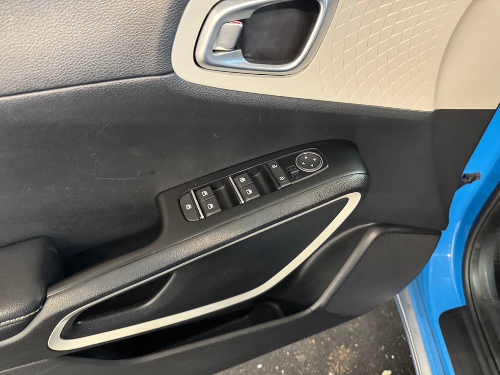 Used 2023 Kia Soul GT-Line FWD image 14