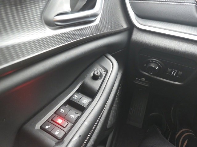 Used 2023 Jeep Grand Cherokee L Laredo image 11