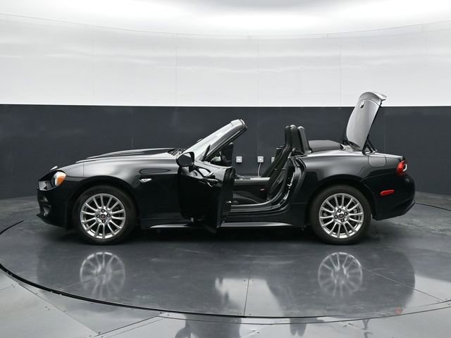 Used 2018 FIAT 124 Spider Classica w/ Technology Group RWD image 36