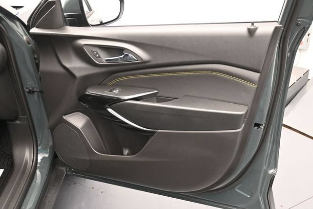 Used 2025 Chevrolet Trax LT w/ Driver Confidence Package FWD image 29