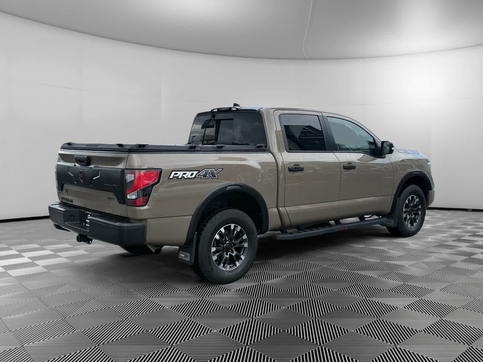 Used 2024 Nissan Titan PRO-4X w/ Pro-4x Convenience Package AWD/4WD image 5