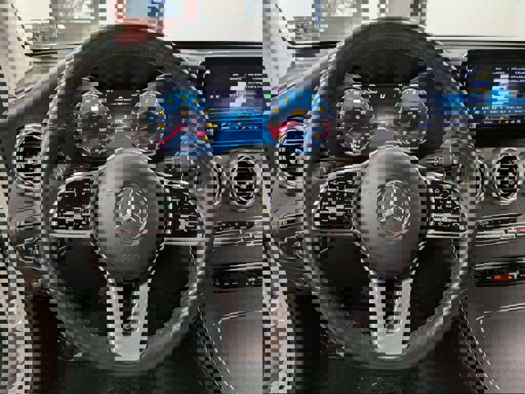 Used 2021 Mercedes-Benz GLC 300 4MATIC image 19