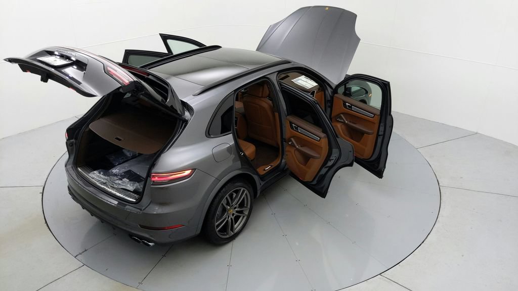 Certified 2023 Porsche Cayenne Turbo AWD/4WD image 32