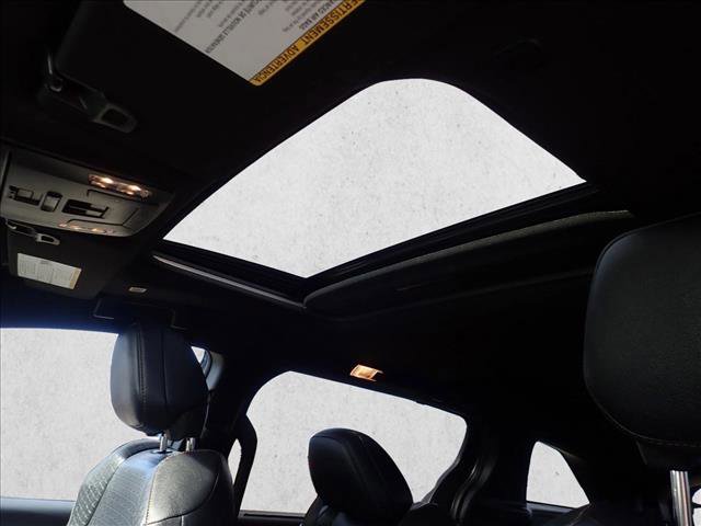 Used 2025 Toyota Sienna XLE Woodland Edition image 13