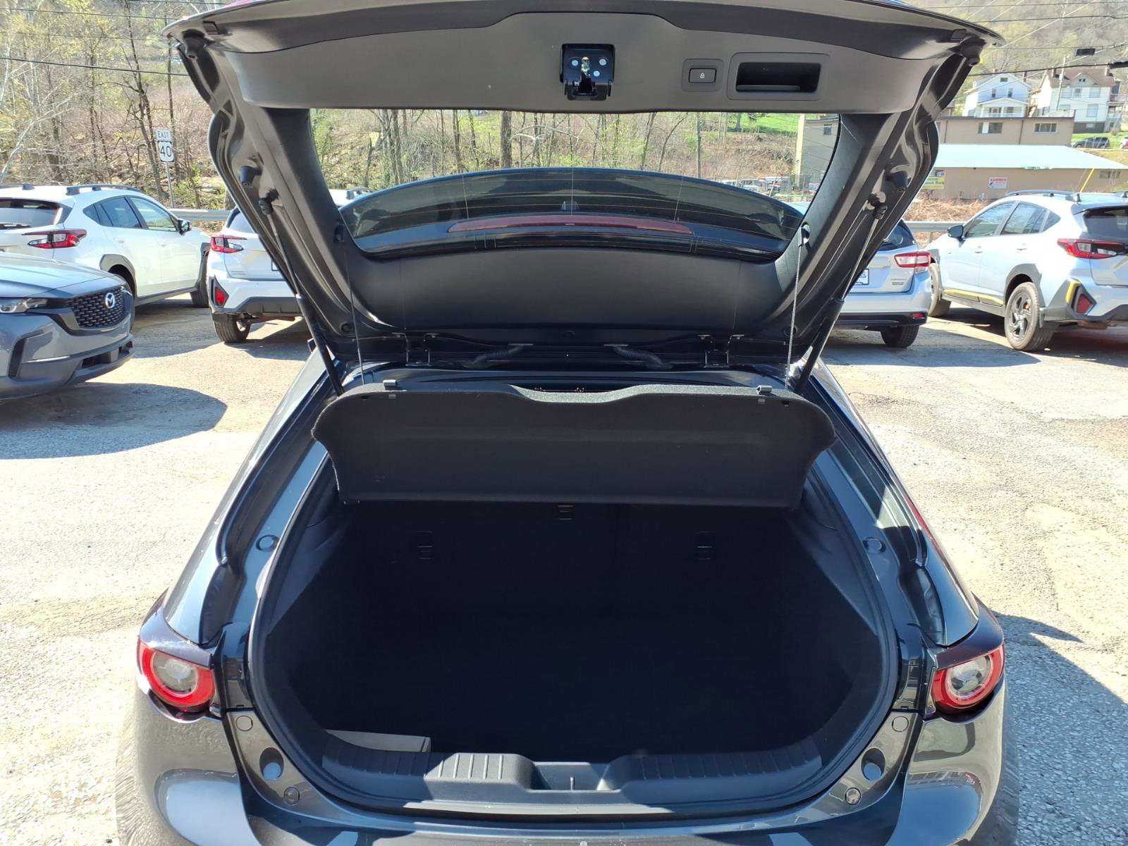 Used 2025 MAZDA MAZDA3 Hatchback w/ Appearance Package image 11