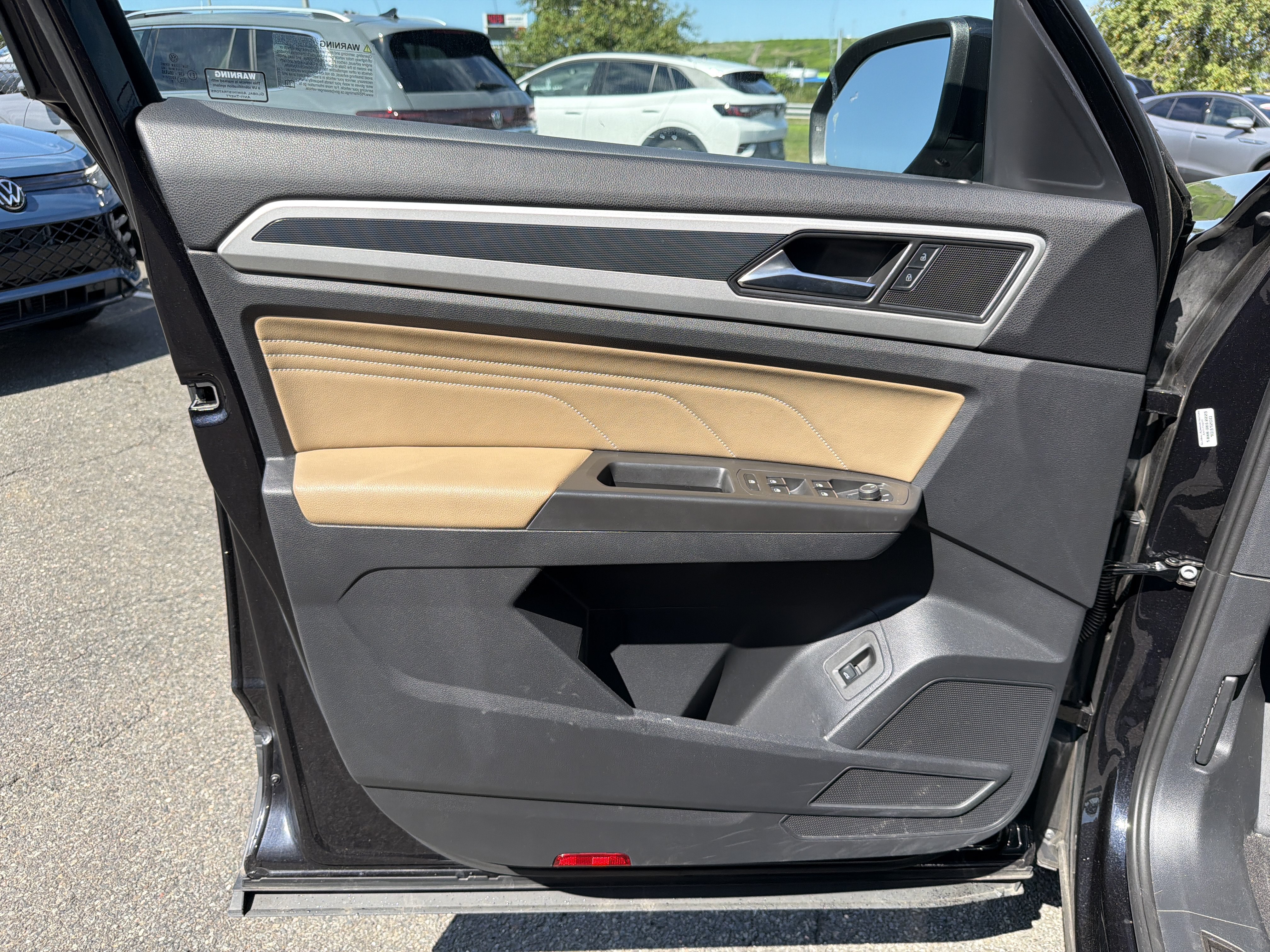 Certified 2023 Volkswagen Atlas Cross Sport SE w/ Panoramic Sunroof Package AWD/4WD image 17