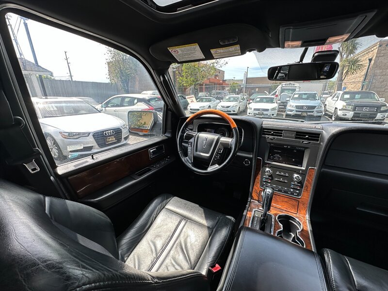 Used 2015 Lincoln Navigator 4WD image 15