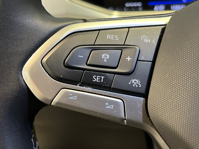 Certified 2025 Volkswagen Taos SE FWD image 20