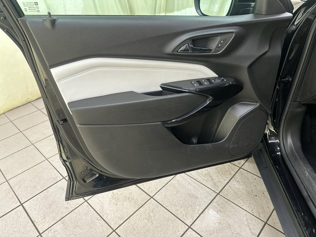 Certified 2025 Chevrolet Trax LT w/ LT Convenience Package image 29