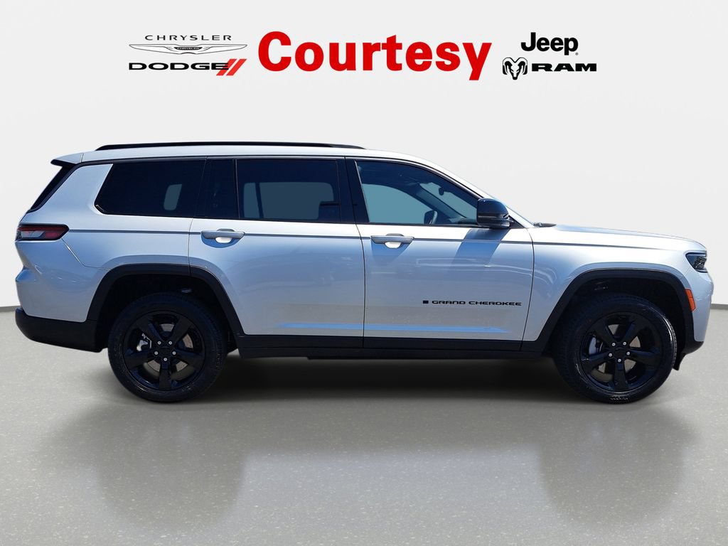 New 2026 Jeep Grand Cherokee L Limited w/ Limited Altitude Package AWD/4WD image 2