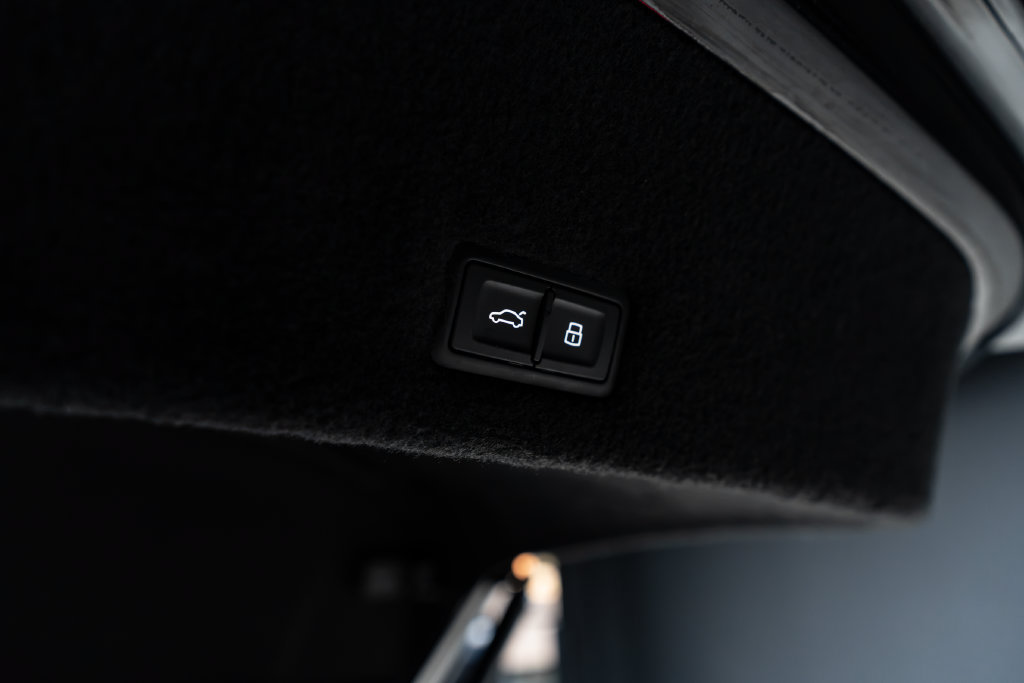 Used 2020 Lamborghini Urus AWD/4WD image 47