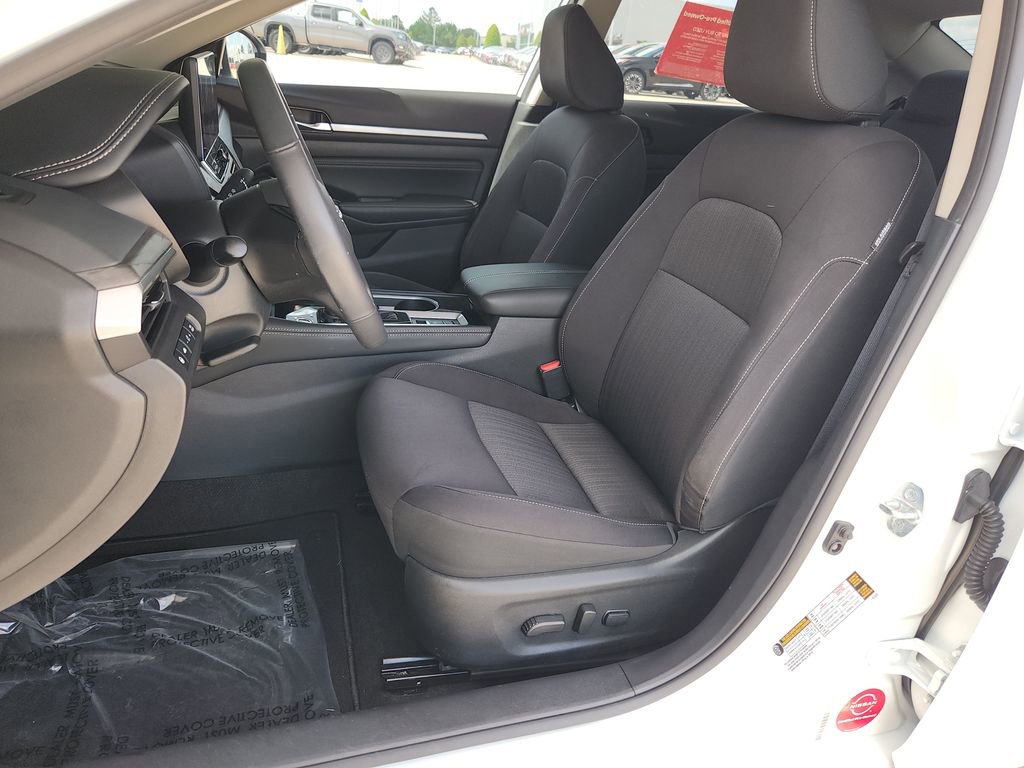 Used 2023 Nissan Altima 2.5 SV w/ SV Premium Package image 12