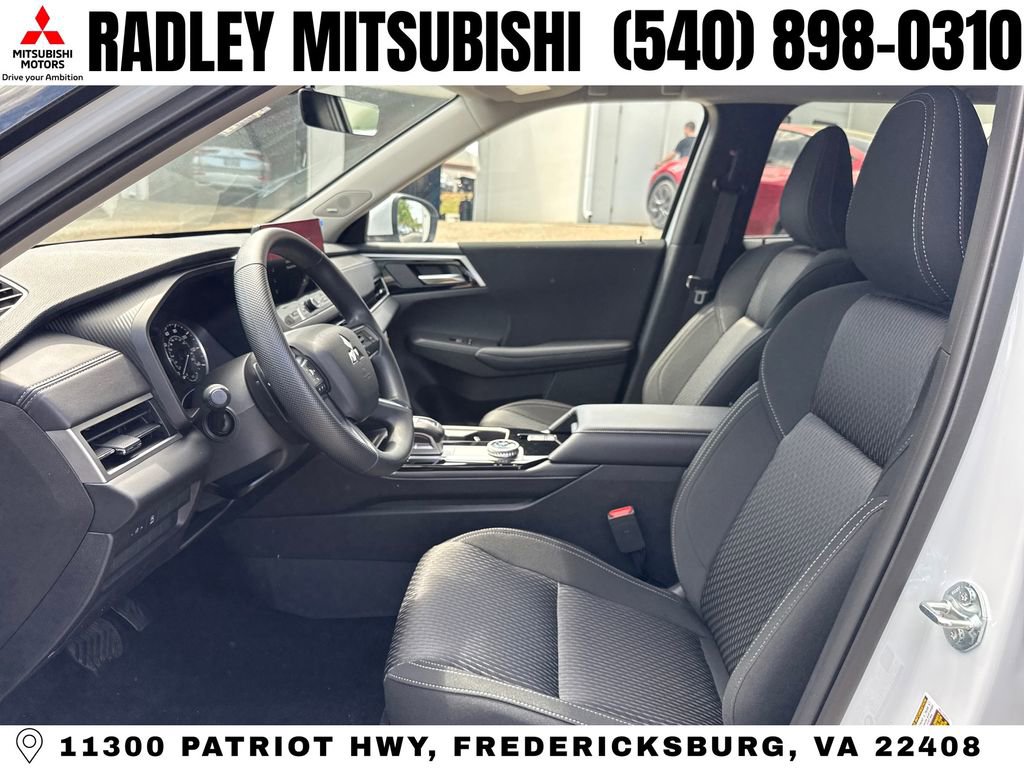New 2026 Mitsubishi Outlander ES image 3