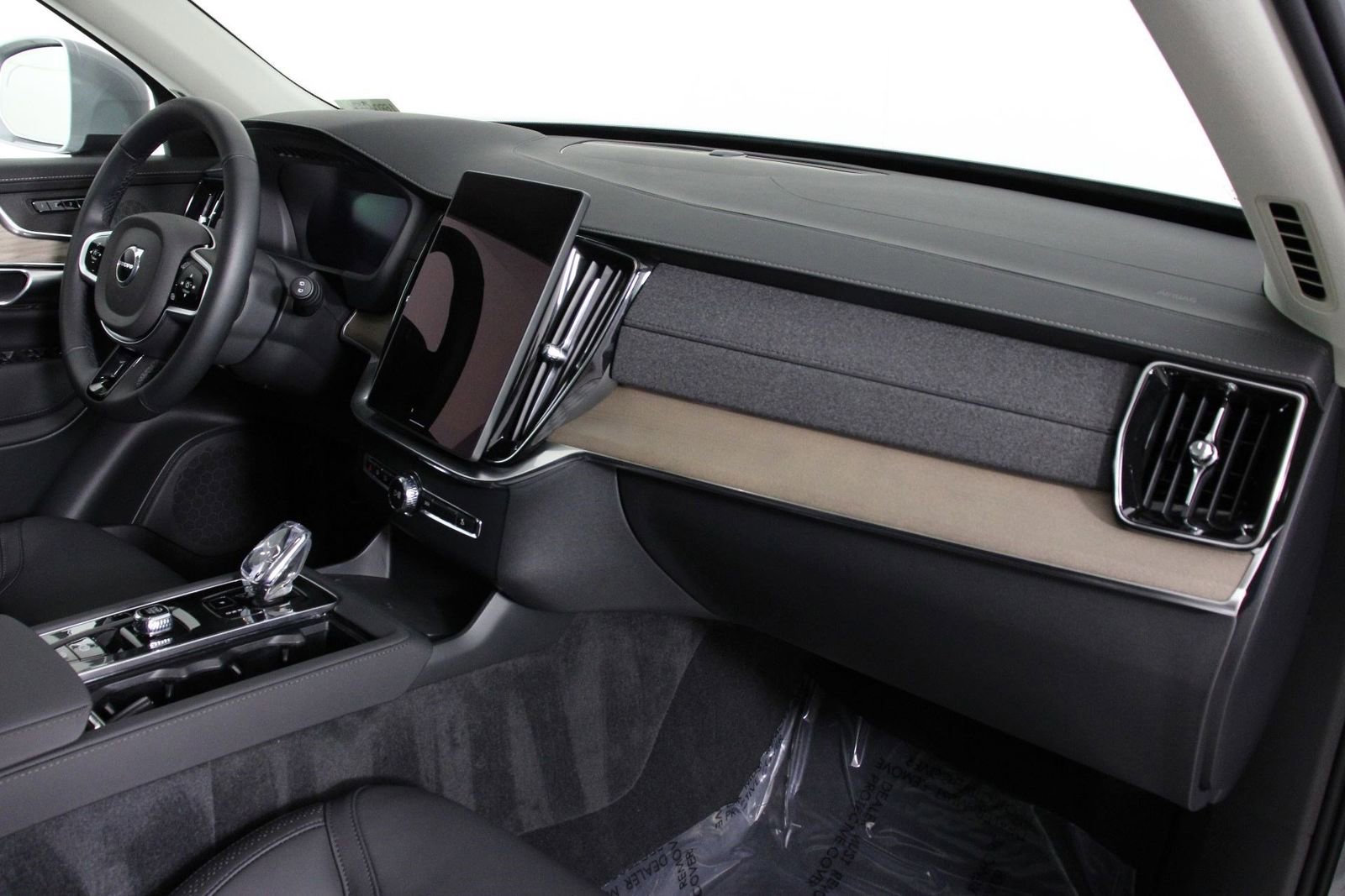 Certified 2026 Volvo XC90 B6 Plus image 22