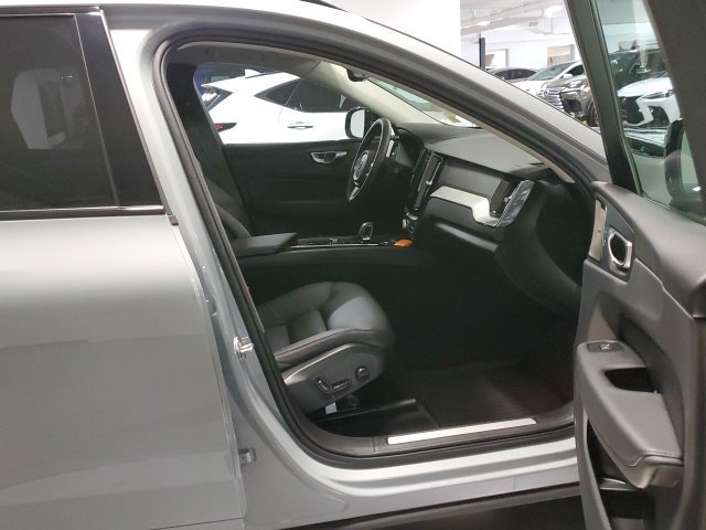 Used 2025 Volvo XC60 B5 Plus w/ Protection Package Premier AWD/4WD image 28