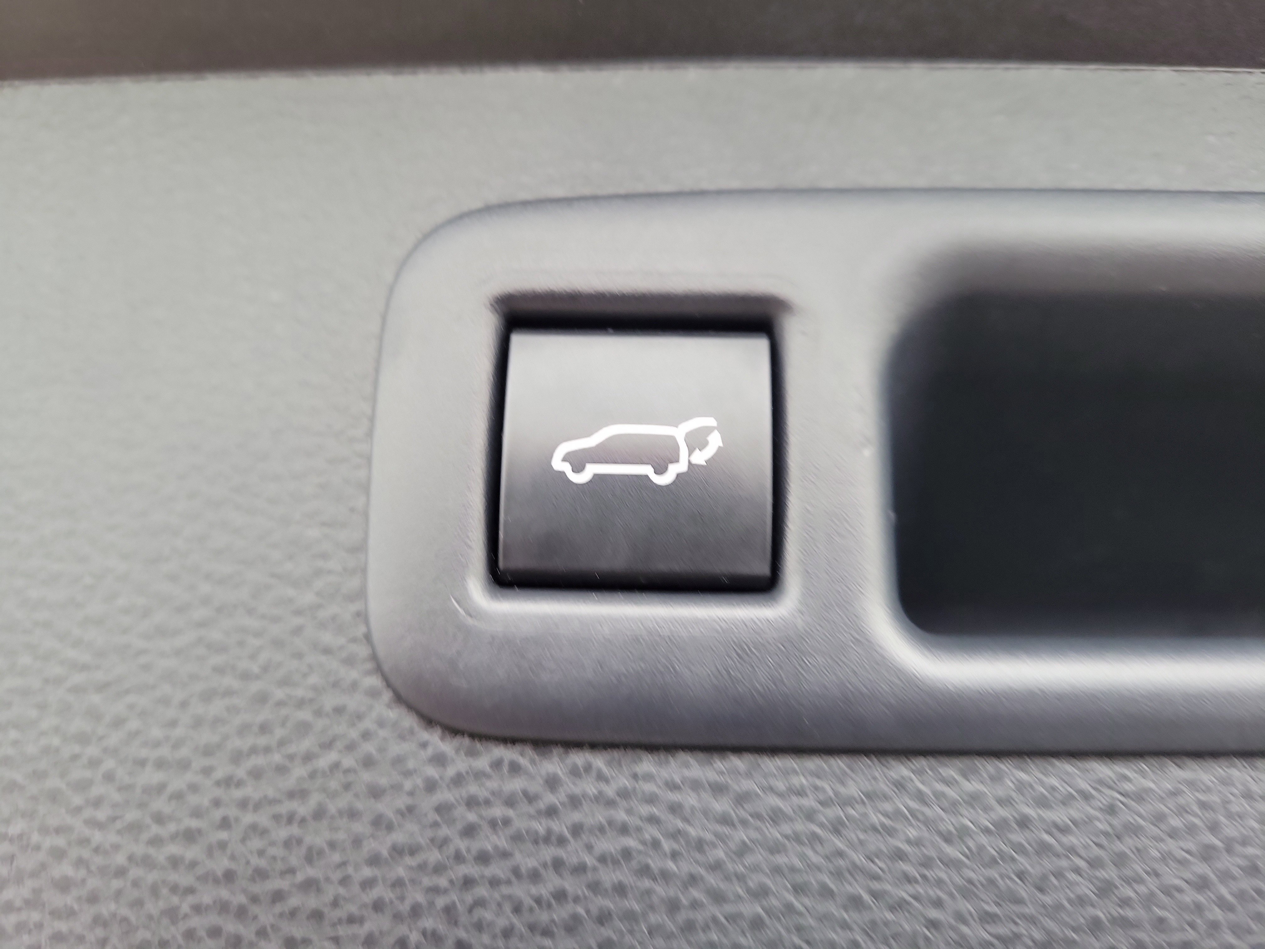 Used 2024 Toyota Highlander LE image 9