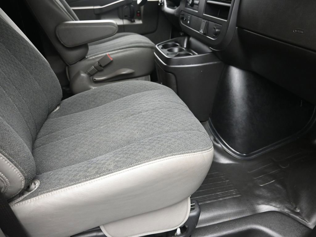 Used 2024 GMC Savana 2500 w/ Driver Convenience Package image 7