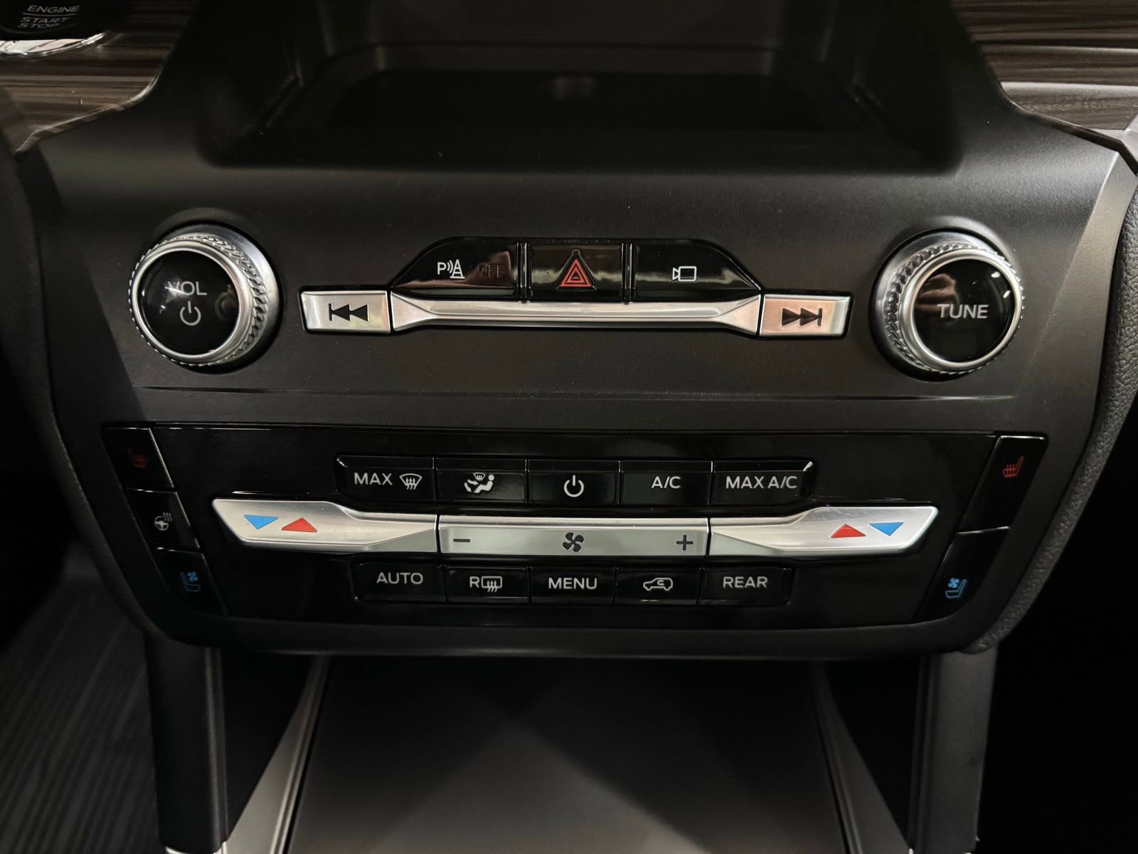 Used 2020 Ford Explorer Limited w/ Equipment Group 310A image 25