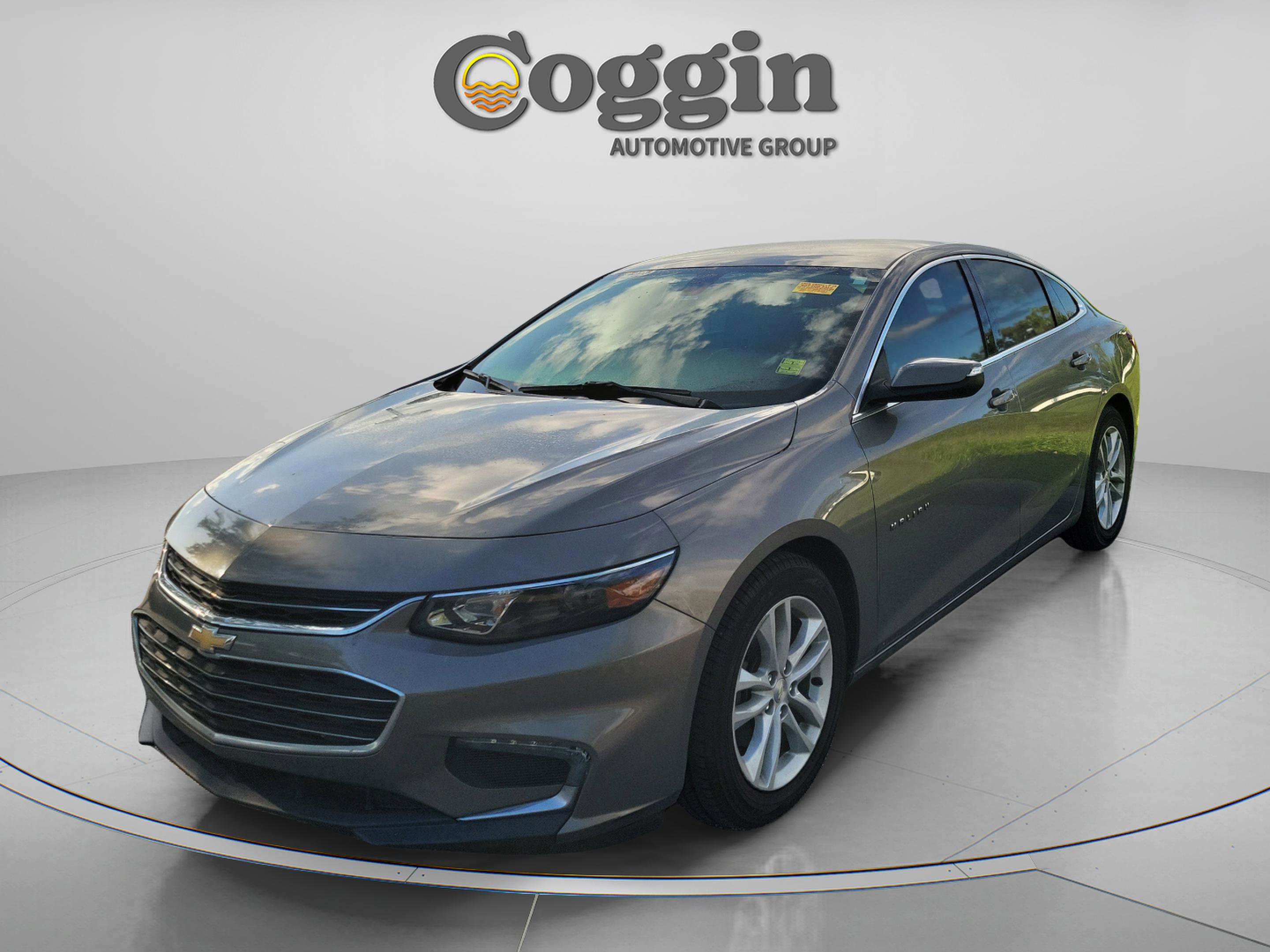 Used 2017 Chevrolet Malibu LT FWD image 1
