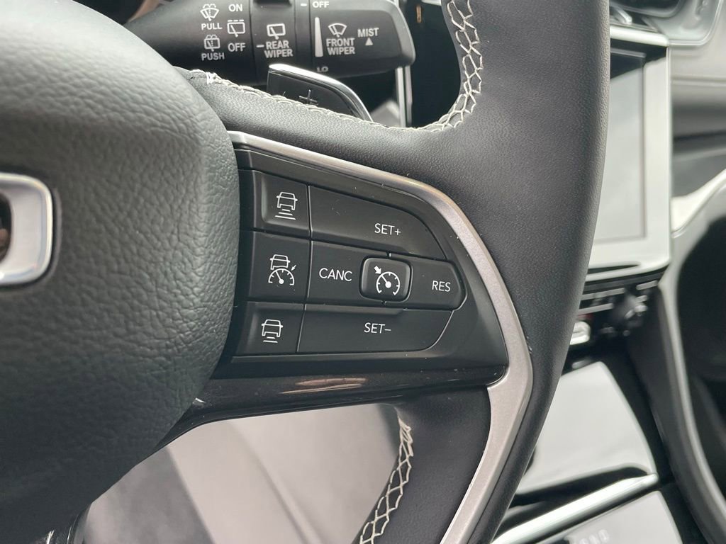 Used 2023 Jeep Grand Cherokee L Laredo image 32