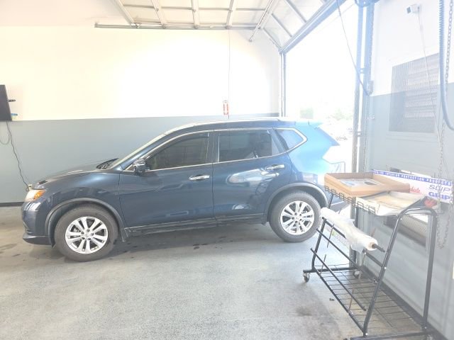 Used 2015 Nissan Rogue SV FWD image 2