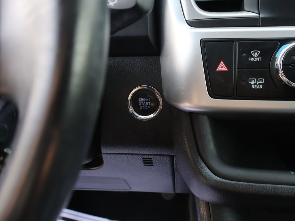 Used 2017 Toyota Highlander SE image 33