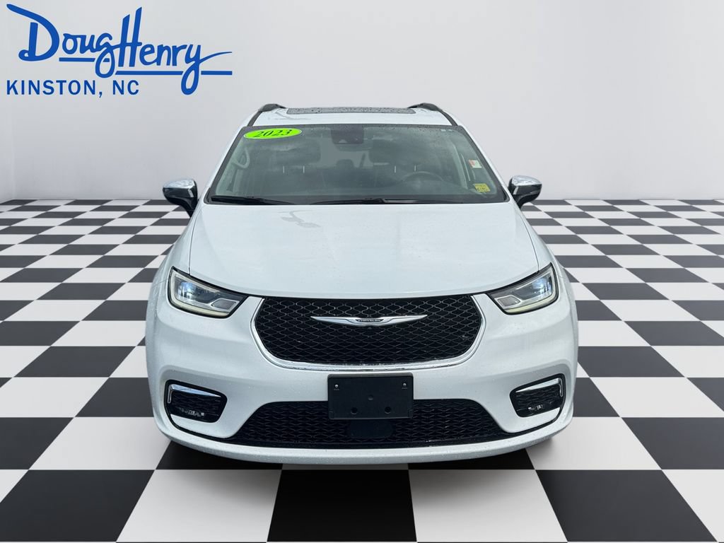 Used 2023 Chrysler Pacifica Limited FWD image 8