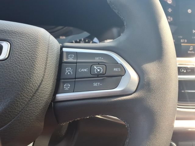 Certified 2023 Jeep Compass Limited w/ Sun and Sound Group AWD/4WD image 29