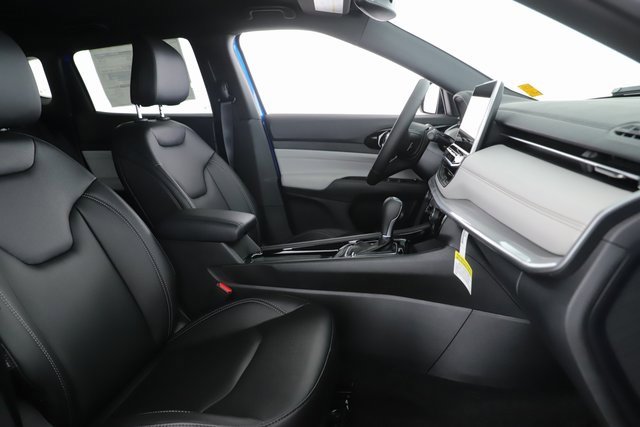 New 2026 Jeep Compass Limited image 32