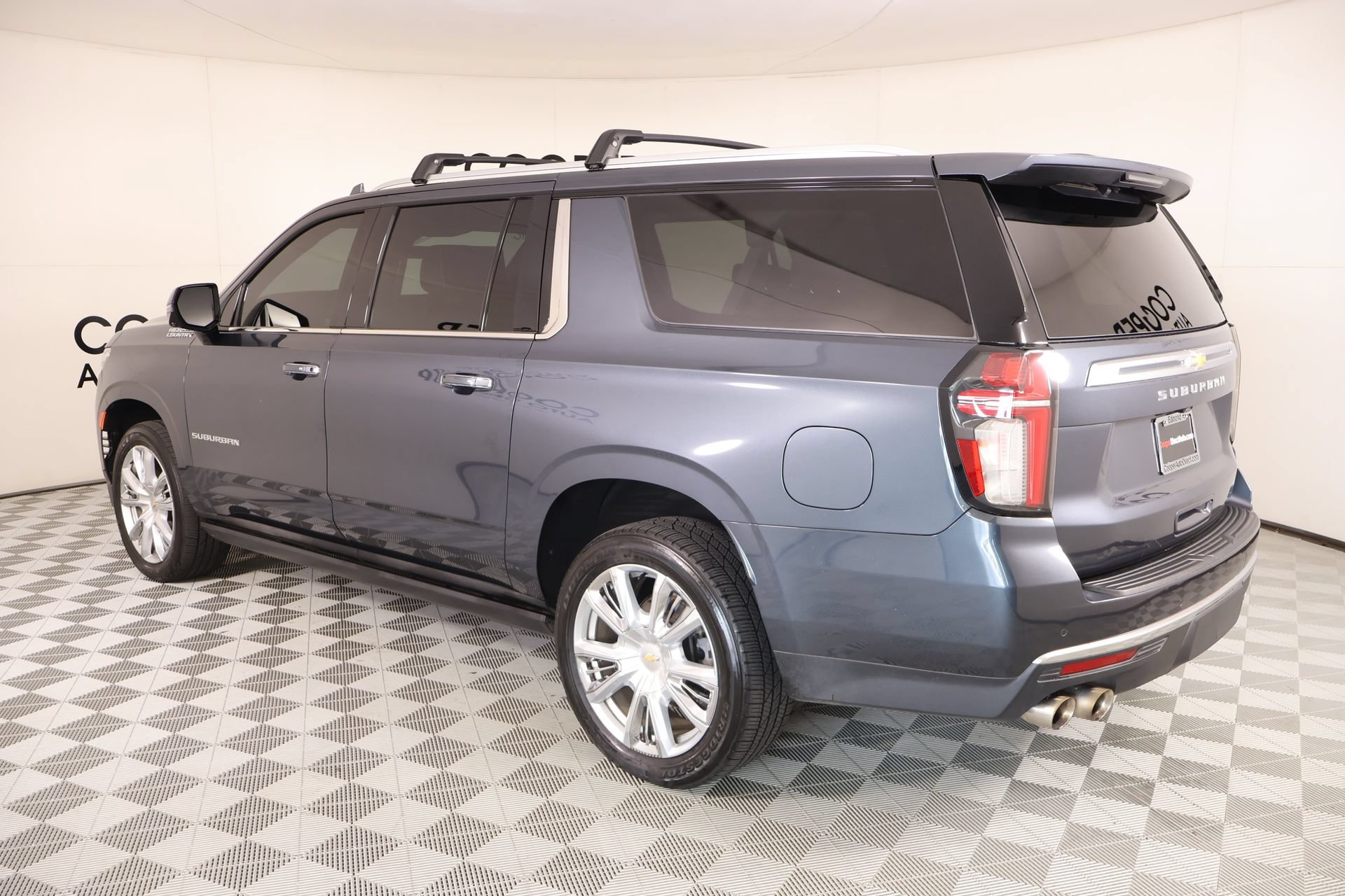 Used 2021 Chevrolet Suburban High Country AWD/4WD image 25