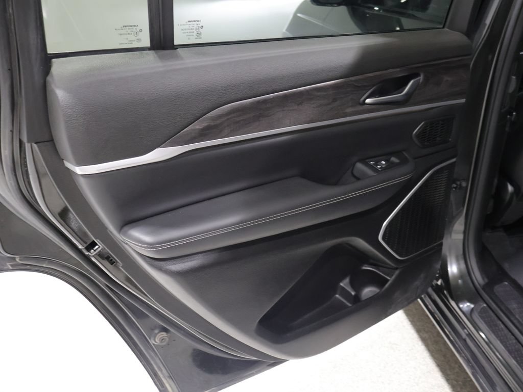 Used 2022 Jeep Grand Cherokee L Limited AWD/4WD image 18