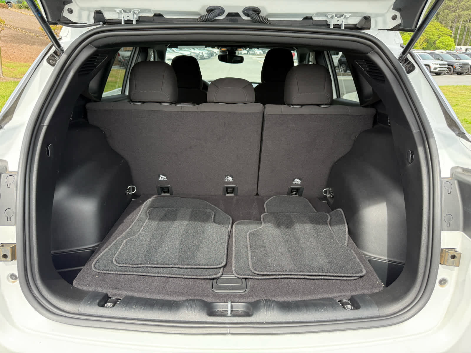 Used 2023 Jeep Compass Sport image 25