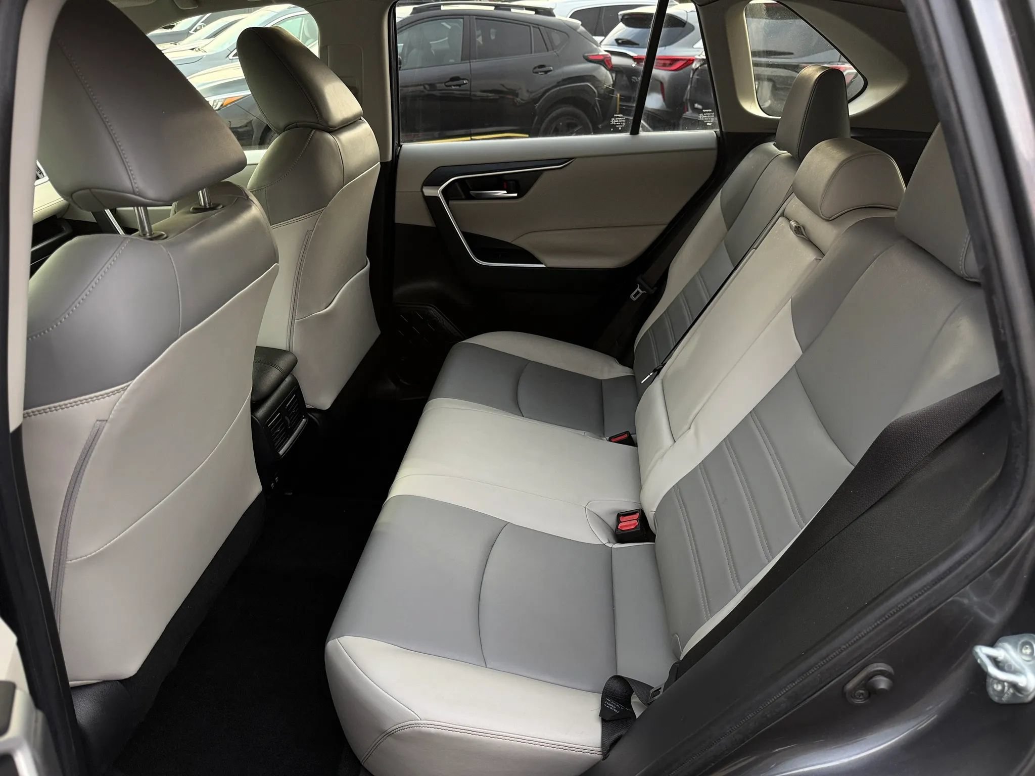 Used 2020 Toyota RAV4 XLE Premium AWD/4WD image 16