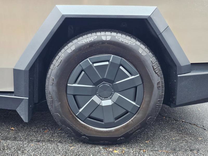 Used 2025 Tesla Cybertruck AWD Crew Cab image 19