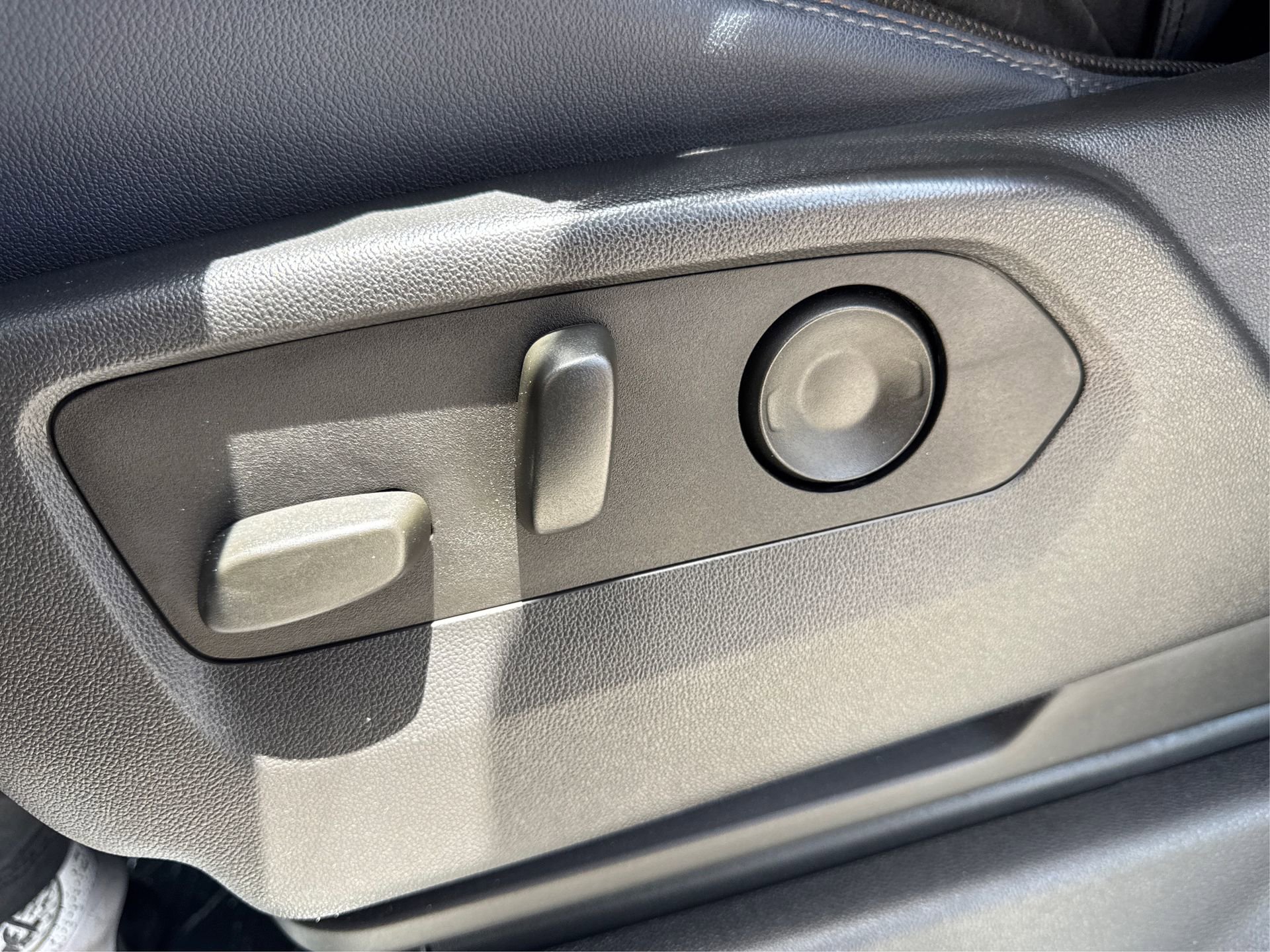 Used 2023 Chevrolet Silverado 1500 High Country w/ Technology Package image 24