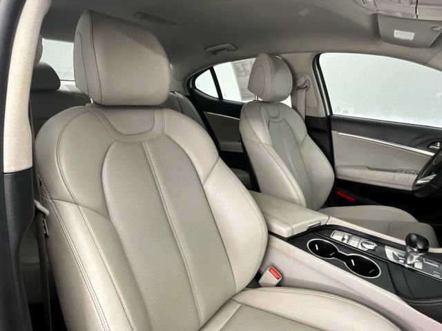 Used 2020 Genesis G70 2.0T image 12