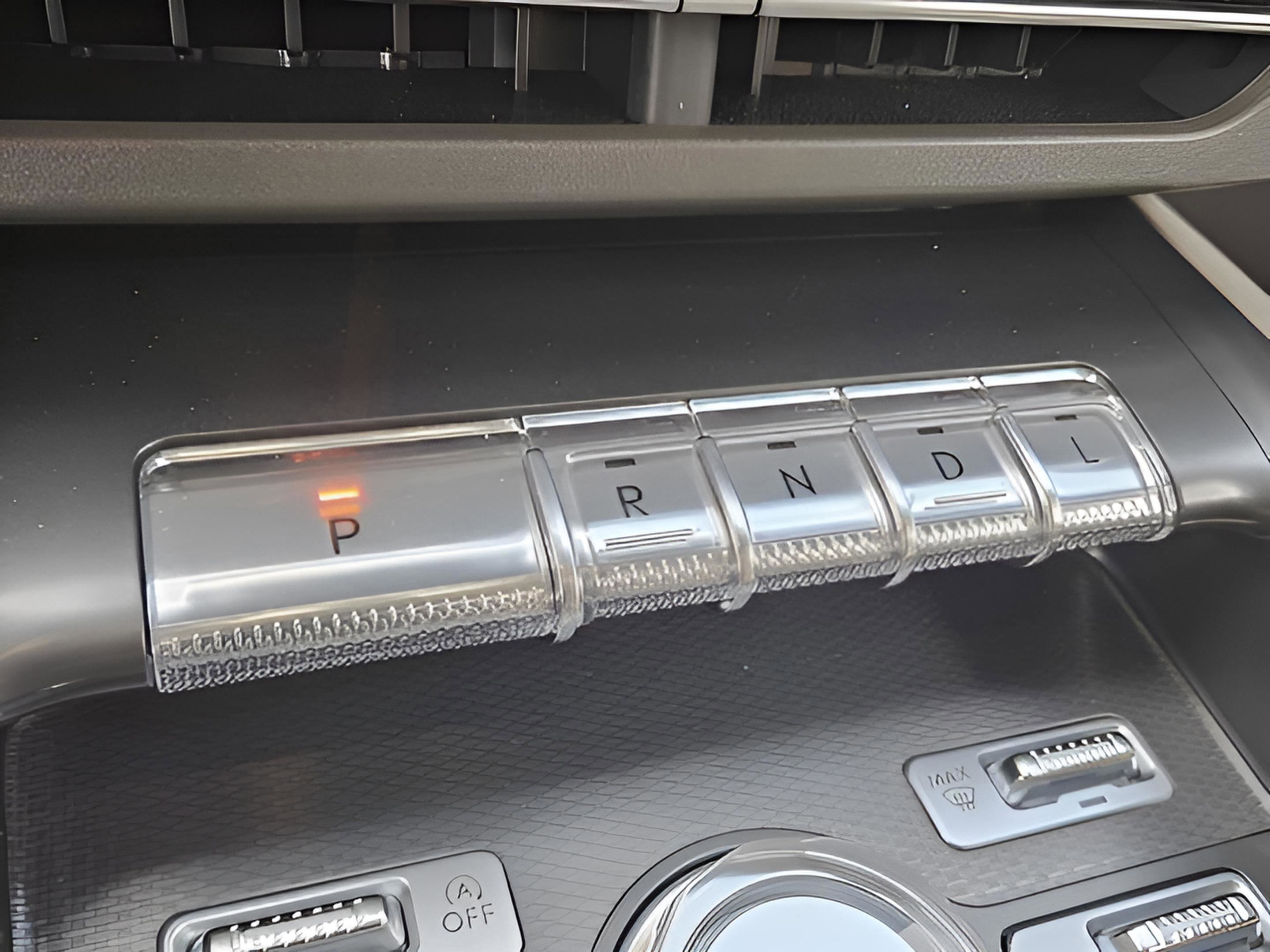 Used 2024 Lincoln Nautilus Premier image 7