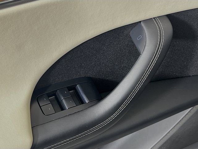 Used 2022 Tesla Model X image 12