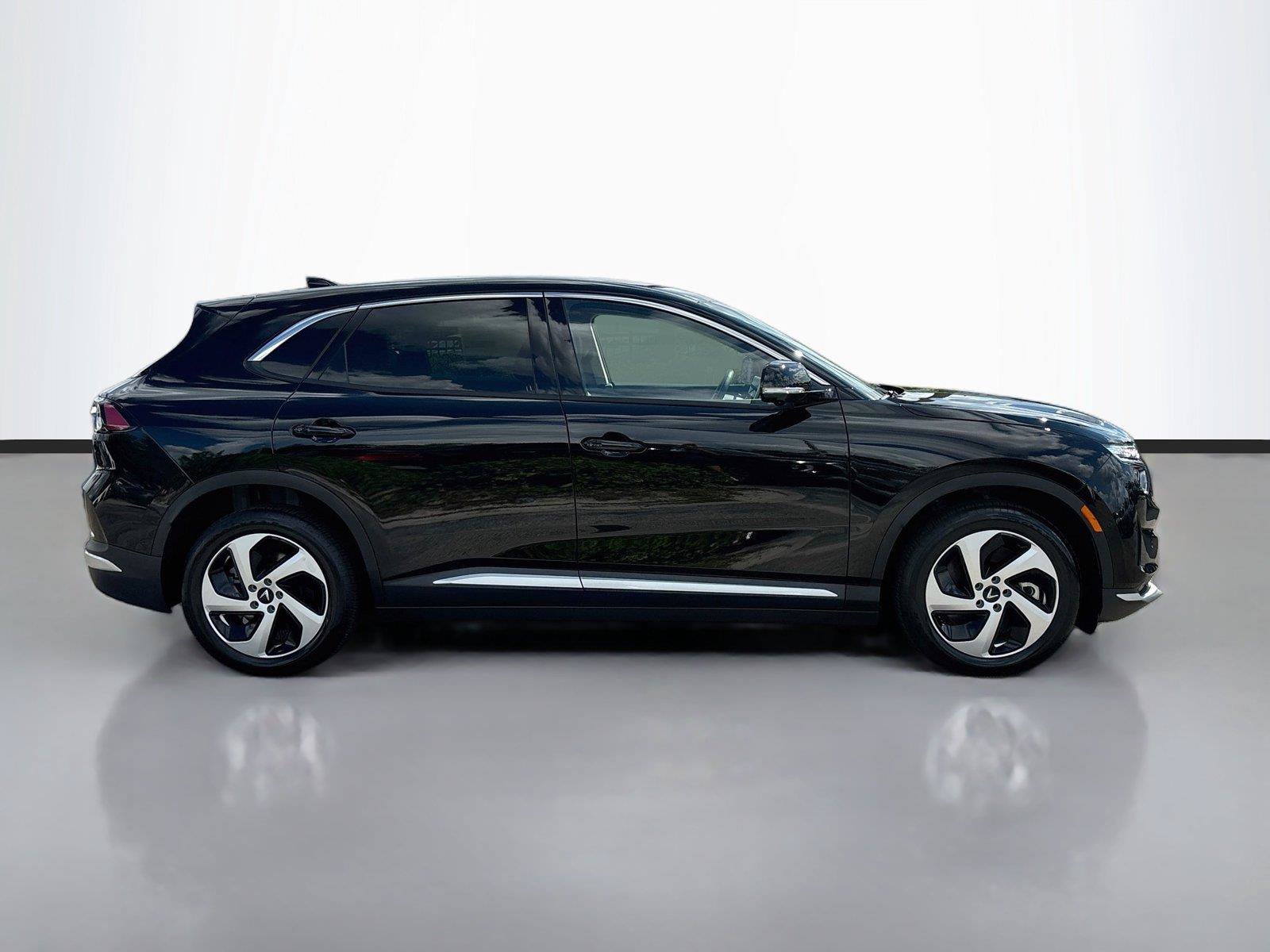 New 2027 VinFast VF 8 Eco AWD/4WD image 8