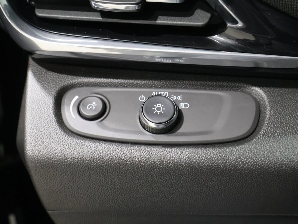 Used 2024 Buick Envista Sport Touring w/ Experience Buick Package FWD image 32